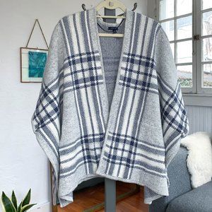 Tommy Hilfiger grey & blue sweater coat w/pockets!